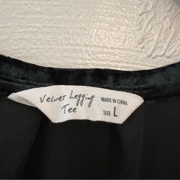 Spring + Mercer Womens Velvet Legging Tee Size Large Black V-Neck Short Sleeve - Picture 4 of 6